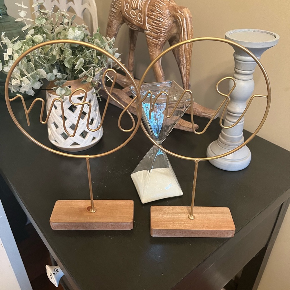 Gold Mr & Mrs Tabletop Sign Set
